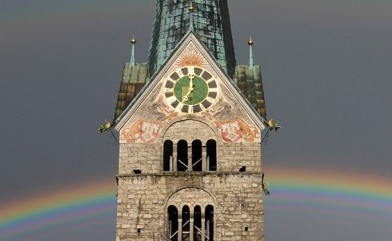kirchturm uhr regenbogen 564